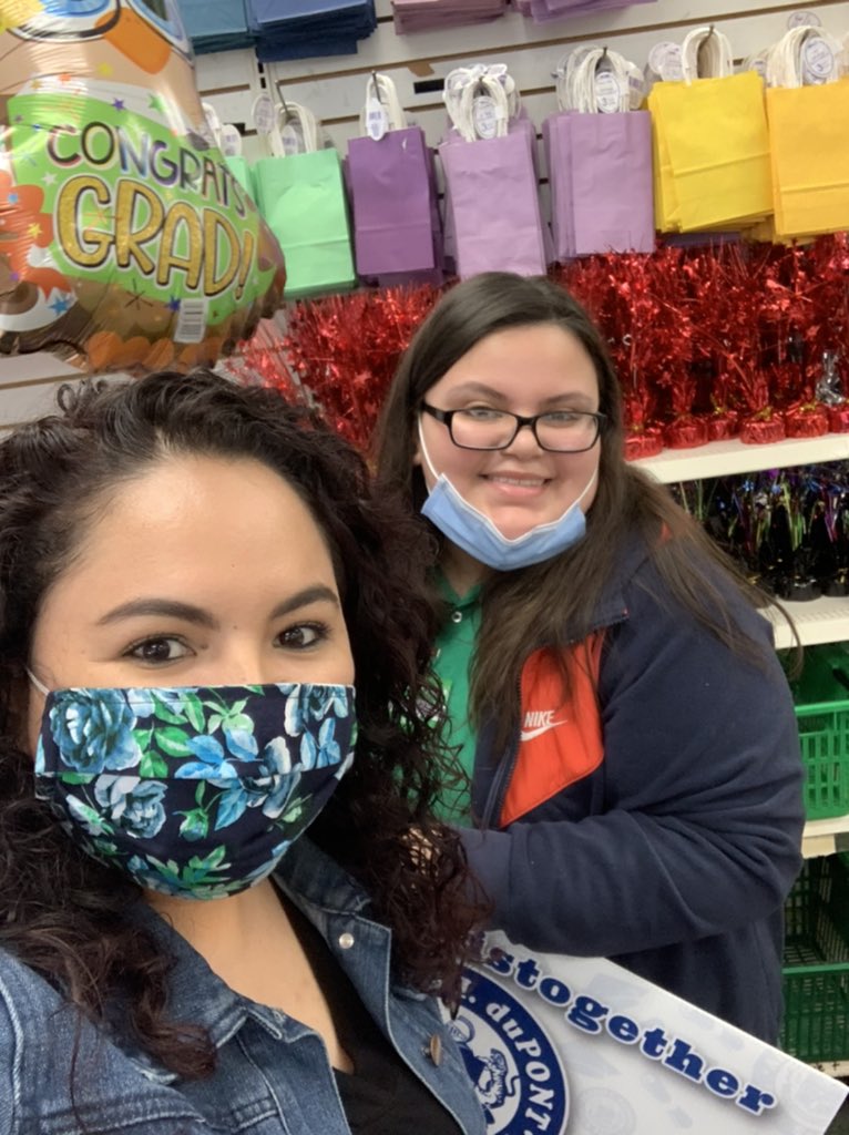 lopezeslclass's tweet photo. PROUD ELL TEACHER  It was a pleasure to recognized and celebrated our ELL class of 2020 #aiseniorpride2020 #aiseniors2020 #aitigertakeover #aihstigers2020  @crescimarty @TigerPrideNews @RC_ELs @AIHSPrincipal https://t.co/Wx7vfYgzL2