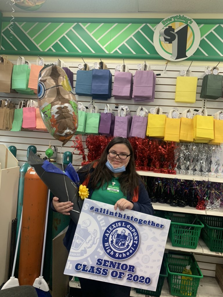 lopezeslclass's tweet photo. PROUD ELL TEACHER  It was a pleasure to recognized and celebrated our ELL class of 2020 #aiseniorpride2020 #aiseniors2020 #aitigertakeover #aihstigers2020  @crescimarty @TigerPrideNews @RC_ELs @AIHSPrincipal https://t.co/Wx7vfYgzL2
