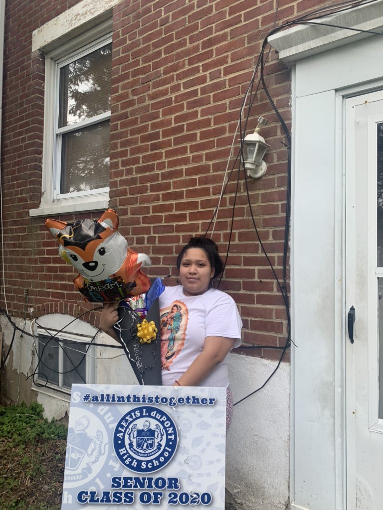 lopezeslclass's tweet photo. PROUD ELL TEACHER  It was a pleasure to recognized and celebrated our ELL class of 2020 #aiseniorpride2020 #aiseniors2020 #aitigertakeover #aihstigers2020  @crescimarty @TigerPrideNews @RC_ELs @AIHSPrincipal https://t.co/43Q4hw1k8S