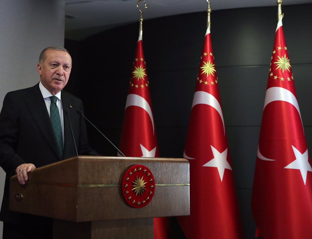 OmerOBDebgici's tweet photo. "Beden ölür, çürür, cana bakın siz. 
Kim kiminle yürür, ona bakın siz. 
Bırakın dönsün dönme dolaplar, 
Haktan, hakikatten yana bakın siz."

#MilliHesaplarYanyana https://t.co/IlkNA7fa3h
