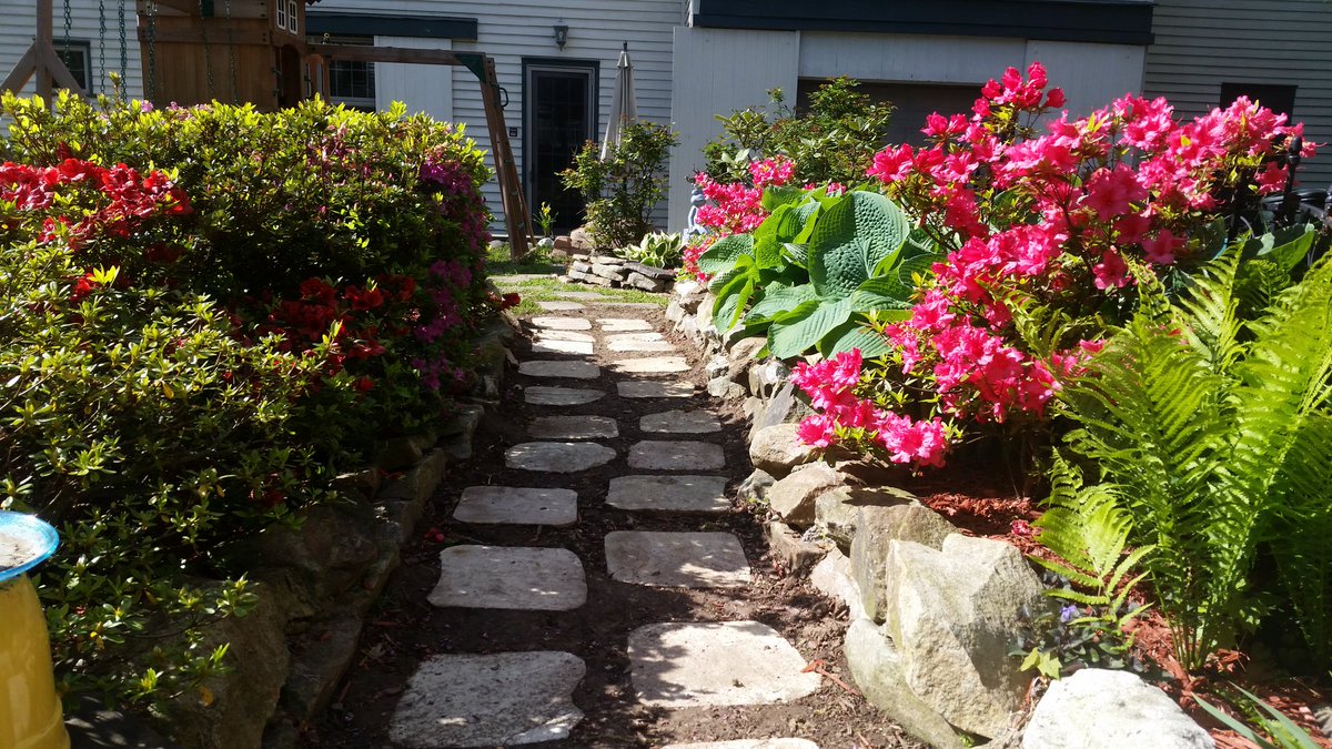 JonathanEvanow1's tweet photo. Some red mulch and stepping stone pathways brings this garden together!  Call Jon at 908-442-9864. https://t.co/wzYisVoswW