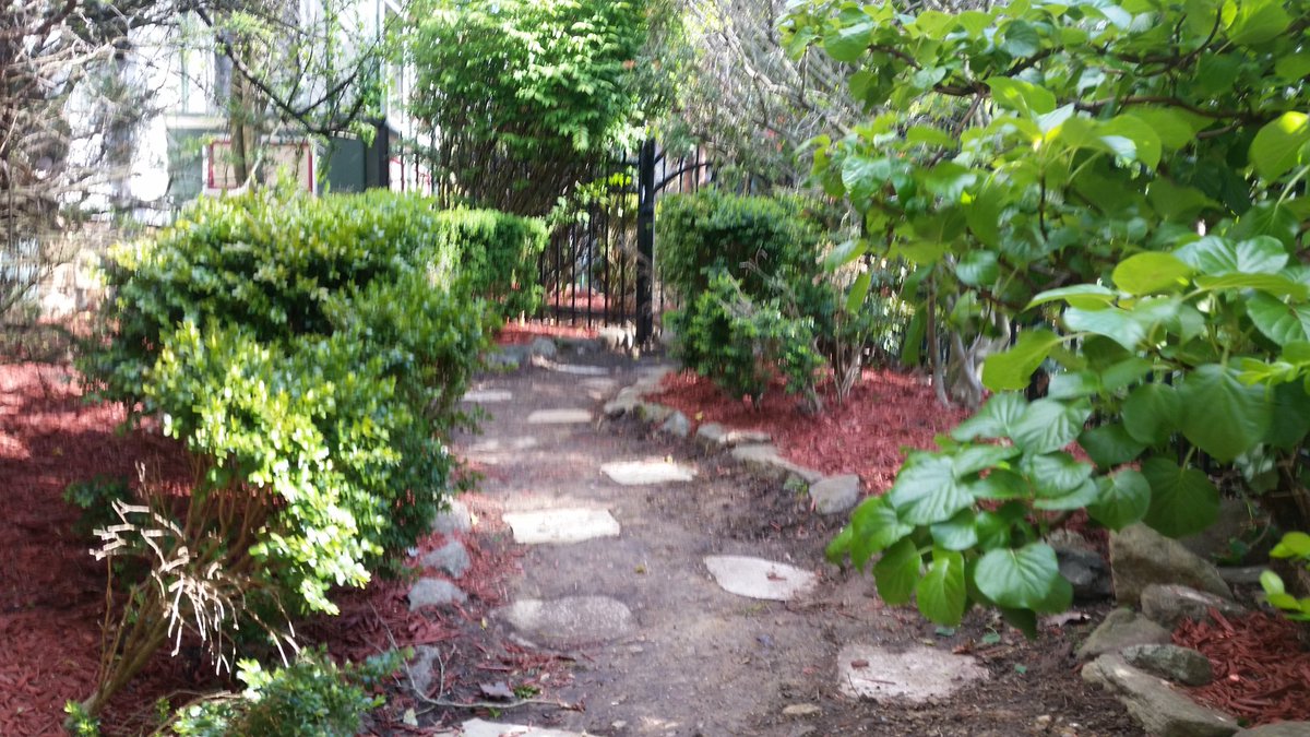 JonathanEvanow1's tweet photo. Some red mulch and stepping stone pathways brings this garden together!  Call Jon at 908-442-9864. https://t.co/wzYisVoswW