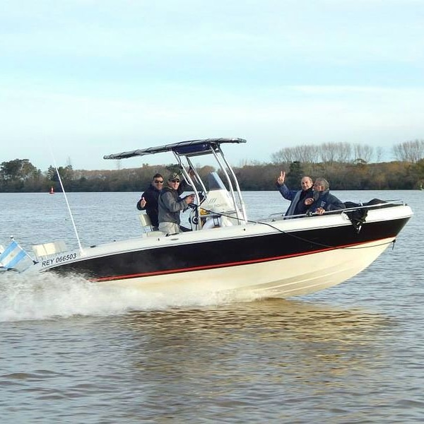 SilverBoats's tweet photo. Astillero Silver Boats es una empresa familiar, atendemos los clientes de forma personalizada.
Si estás interesado en contactarnos, tendrás la seguridad y confianza de recibir toda la información de sus propios dueños. https://t.co/go1E78EFf9