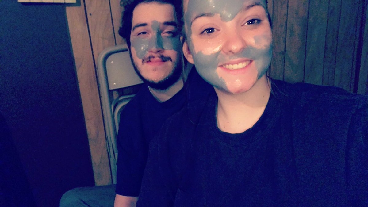 missthicc21's tweet photo. Face mask with my honey bear 🐻❤️@DylanLikesPie https://t.co/07ykboaUA6