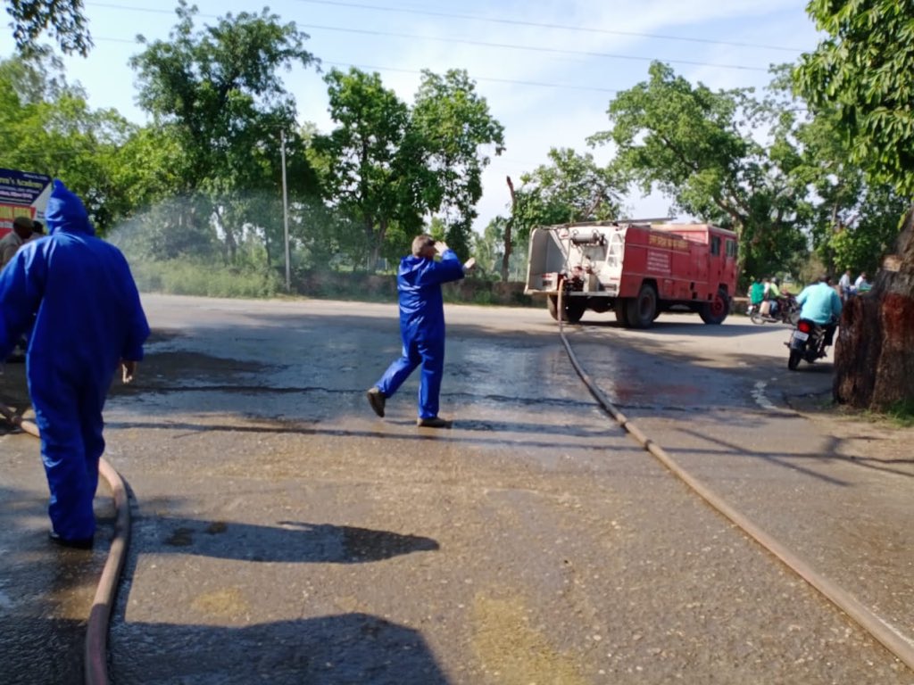 Sanitisation of Nagina APMC, Bijnor <a href="/ShishirGoUP/">Shishir🇮🇳</a> <a href="/rahat_up/">Rahat UP</a> <a href="/CMOfficeUP/">CM Office, GoUP</a> @kisansewakendra <a href="/InfoDeptUP/">Information and Public Relations Department, UP</a> <a href="/ChiefSecyUP/">S.P. Goyal, Chief Secretary, GoUP</a>