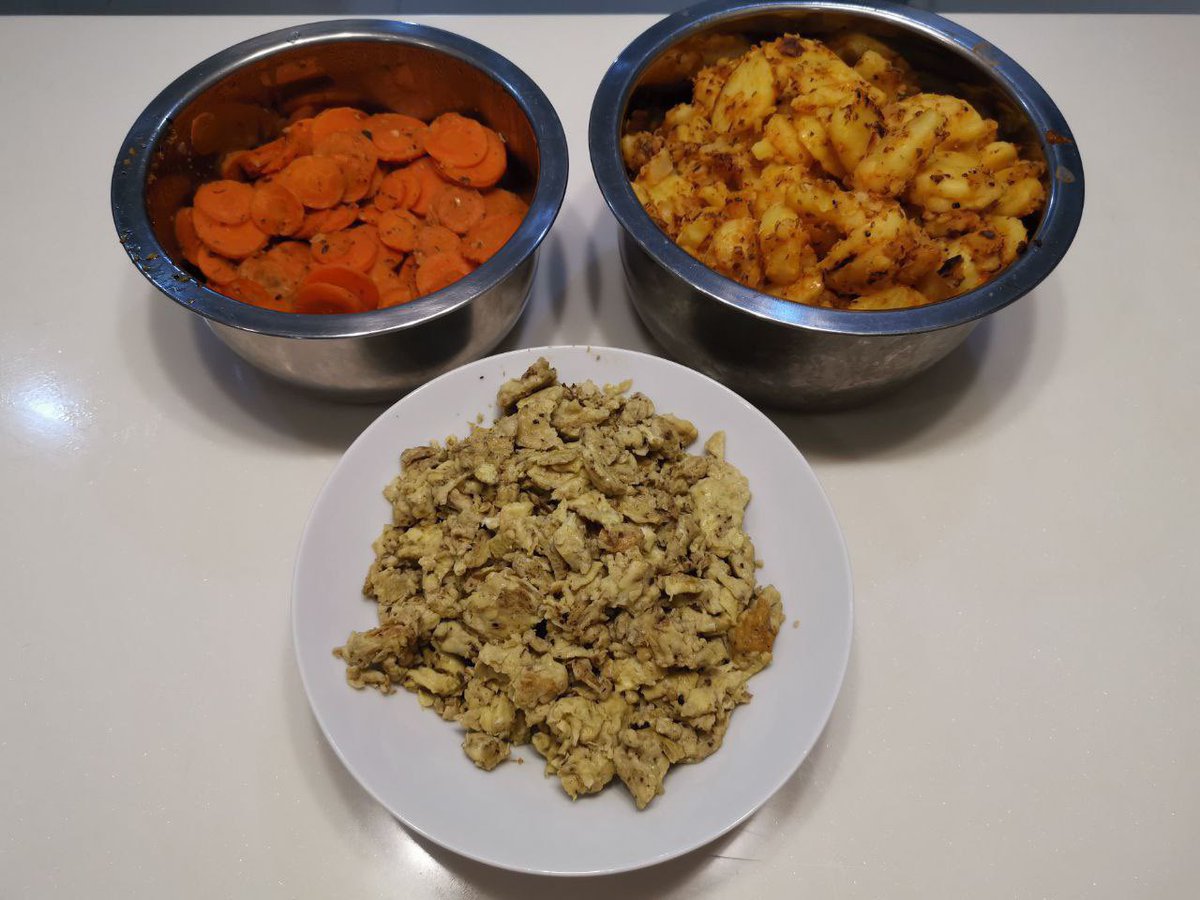 JojoSekri's tweet photo. JoJo Cooking Magic Homemade Fried Potatoes, Fried carrots with Scrambled eggs 🤤❤️
JoJoCookingMagic Recipe
#friedpotatoes #friedcarrots #scrambledeggs #spices #onionpaste #garlicchives #halal #nomsg #noaddictives #homemade #healthyfood #selbstgemacht @jojosekri @jojocookingmagic https://t.co/3w4jo4JIX7