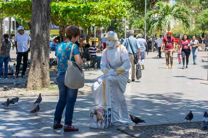 CuentaCalle's tweet photo. Él es Henry Antonio Vera. Quizás se les haga familiar, ya que por muchos años ha estado recorriendo los parques de #Cúcuta con su arte y performance de estatua humana. Conozcan más de su historia en nuestros #podcast  #Spotify #soundcloud #ivoox #YouTube
https://t.co/gU6n7cBRZx https://t.co/4w758g05O7