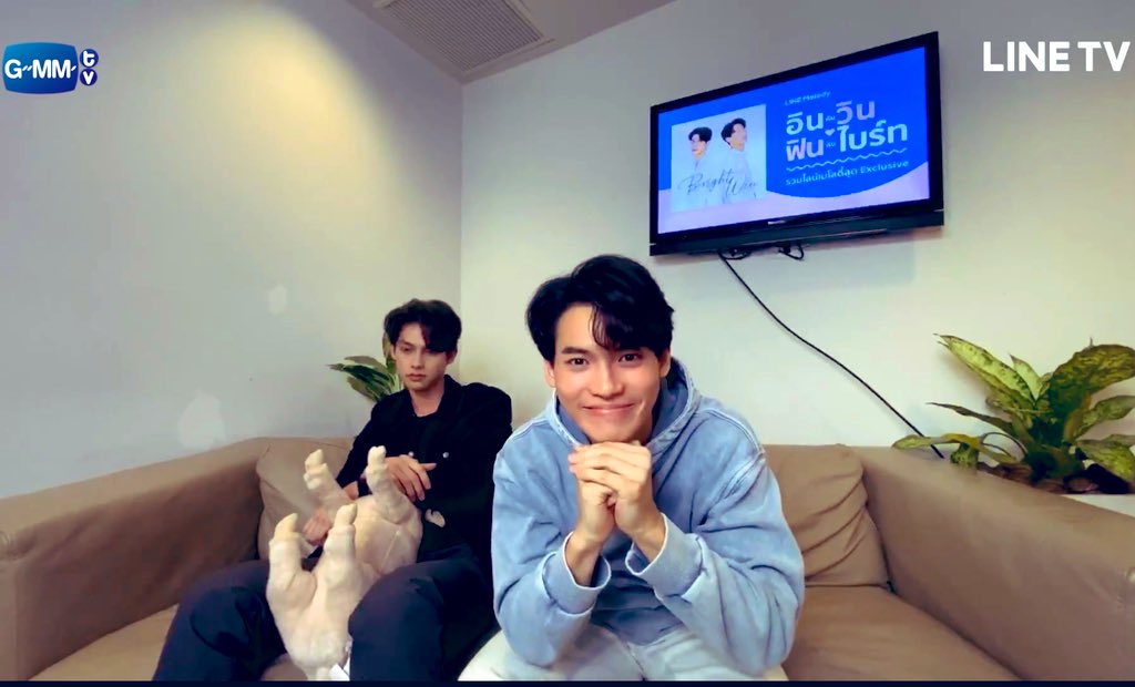 bbright2gether's tweet photo. พอน้องยื่นหน้ามาหน้ากล้อง พี่เลยยื่นหน้าตามน้องบ้าง น่ารักเกินไปแล้ววว ละลายย
#LineTVxBrightWin #อินกับวินฟินกับไบร์ท #ไบรท์วิน #brightwin https://t.co/kTqYEhY8Al