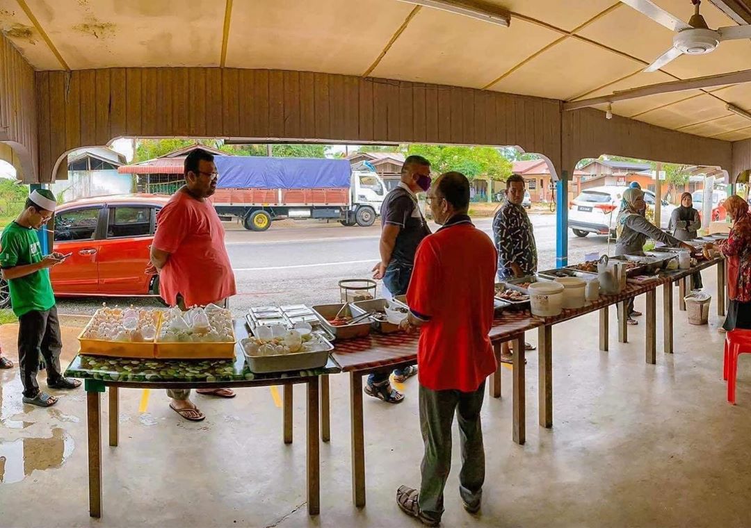 kelategomo_'s tweet photo. Kedai terbaik di Pasir Mas . Pelbagai menu juadah untuk ore kelate kito bukok poso . Menu utama ikan patin gulai tempoyak .
Lokasi di Natrah Restoren Kampung Meranti Pasir Mas
( bersebelahan dgn SMK Meranti)
Sumber fb : Aiman Fariss
#kelantan #gomokelategomo #restoren https://t.co/kcPEed2ptV