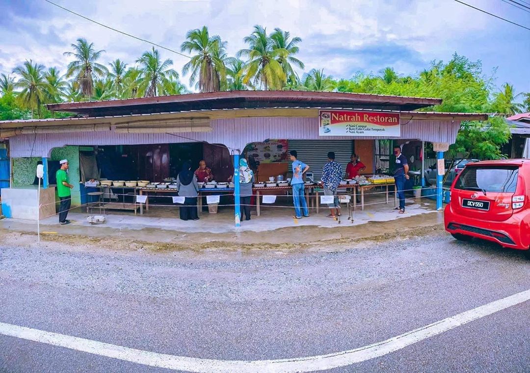 kelategomo_'s tweet photo. Kedai terbaik di Pasir Mas . Pelbagai menu juadah untuk ore kelate kito bukok poso . Menu utama ikan patin gulai tempoyak .
Lokasi di Natrah Restoren Kampung Meranti Pasir Mas
( bersebelahan dgn SMK Meranti)
Sumber fb : Aiman Fariss
#kelantan #gomokelategomo #restoren https://t.co/kcPEed2ptV