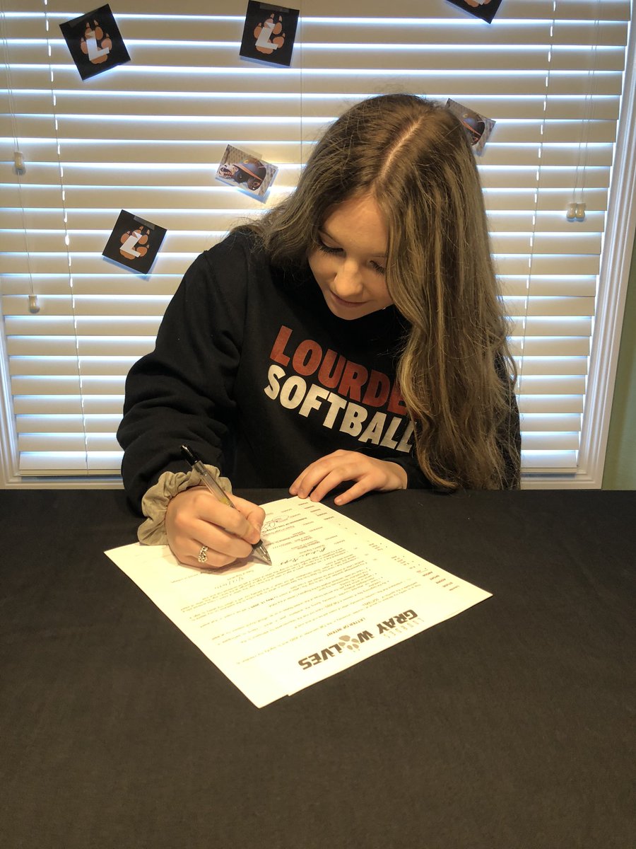 BartosMadison's tweet photo. It’s Official... Committed and Signed to continue my academic and athletic career at Lourdes University! 🧡🐺#graywolfnation #LourdesStrong @LourdesSoftball @lourdessports @DiscoverLourdes @NviewAthletics @SectionNV @SylvaniaSchools @BCSNsports https://t.co/tgm6nn3hSm