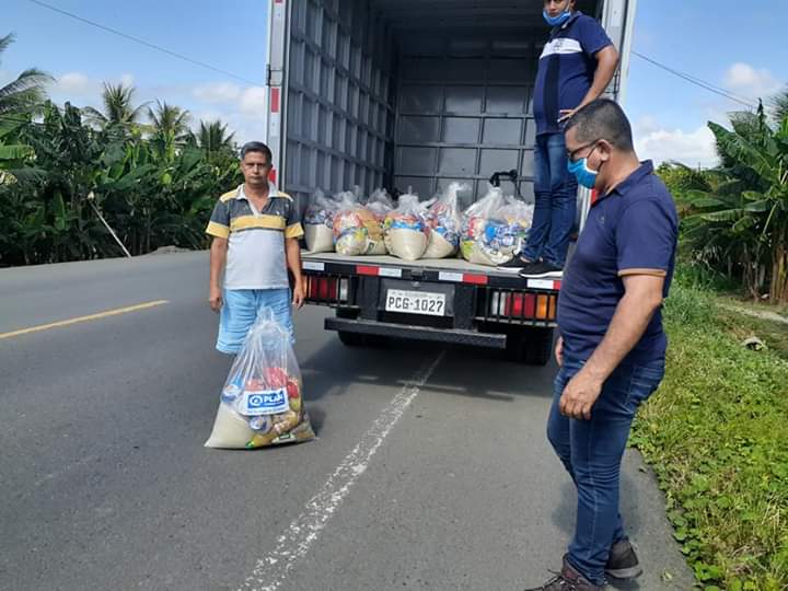 GadACalderon's tweet photo. La organización @Plan_Ecuador en coordinación con el Presidente del GAD Parroquial #PedroNavia, se realizó la entrega de kits alimenticios para los Niños Plan de la comunidad de Cajones de Bijahual. https://t.co/tIXj2uOAdh