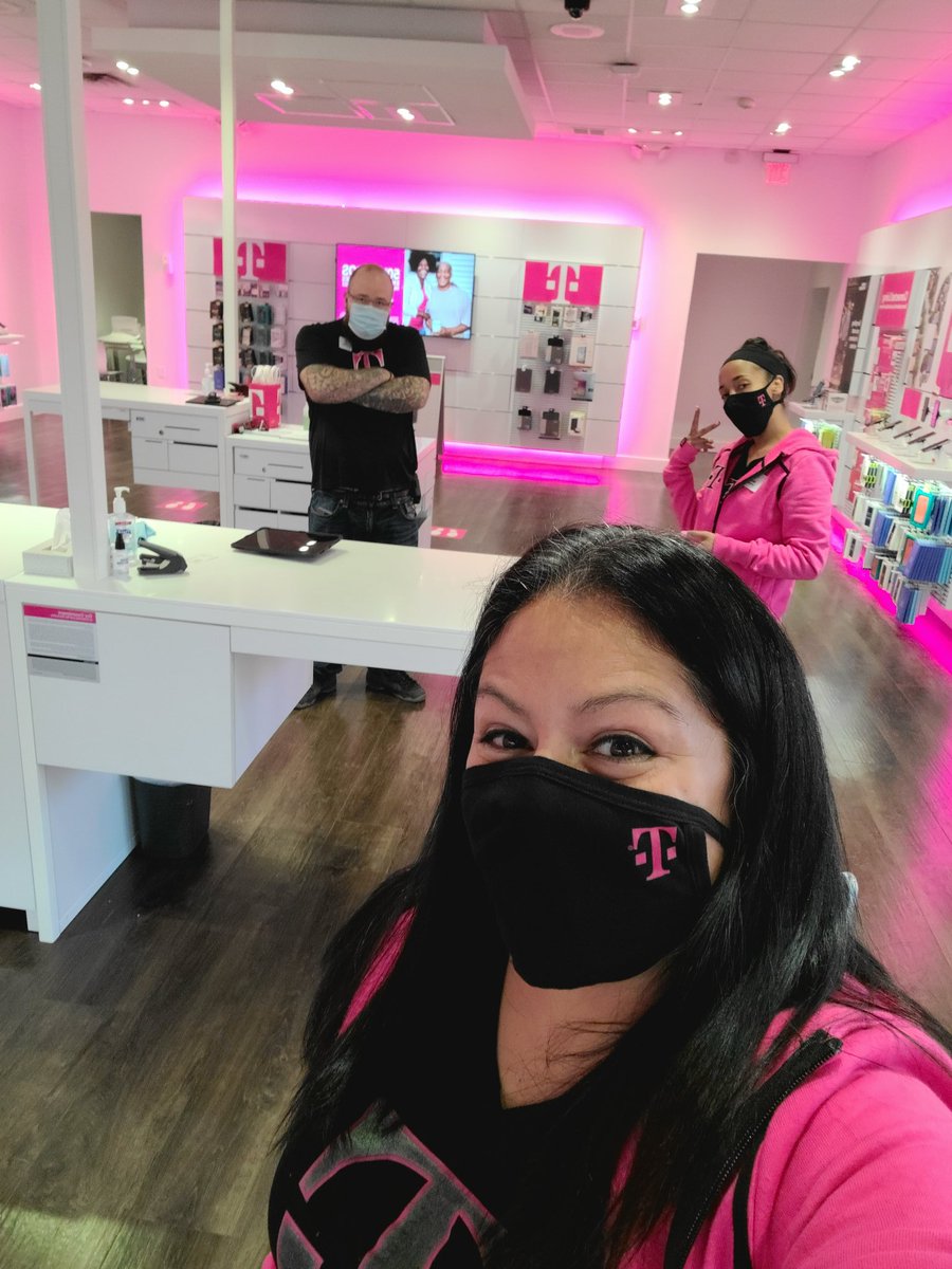 martinezgirl888's tweet photo. Thanks to the #TMobile Midway store for always being so awesome. This store will forever be special to me! #mightymidway #socialdistance #firststore #magentafamily @jwedlund @BuddeGail @JohnLoughren https://t.co/bkxSAM9hGT