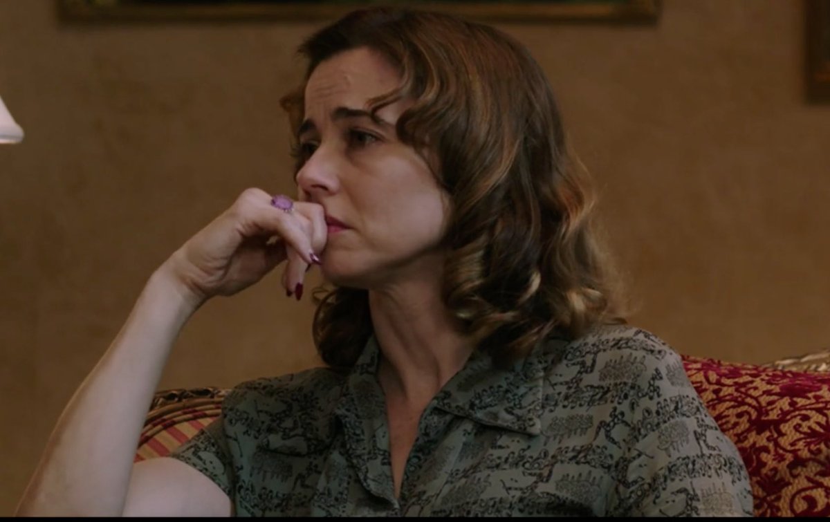 43+ Linda Cardellini Smoking Images