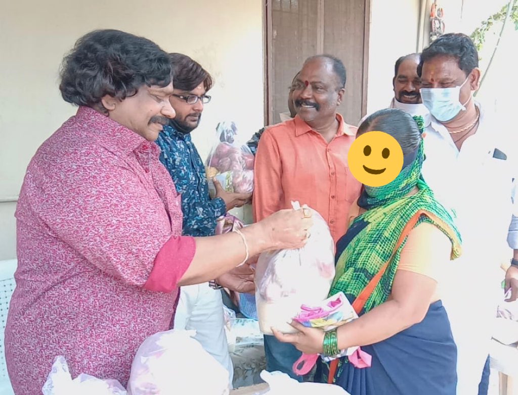 AmberpetShankar's tweet photo. #COVID19 
#essentialsupply 
Provided essentials to needy in Golnaka.
#AmberpetShankar https://t.co/Aj2h5IAKi5