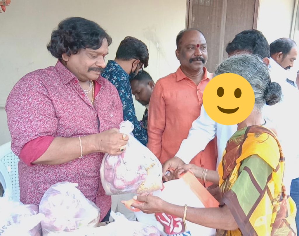 AmberpetShankar's tweet photo. #COVID19 
#essentialsupply 
Provided essentials to needy in Golnaka.
#AmberpetShankar https://t.co/Aj2h5IAKi5