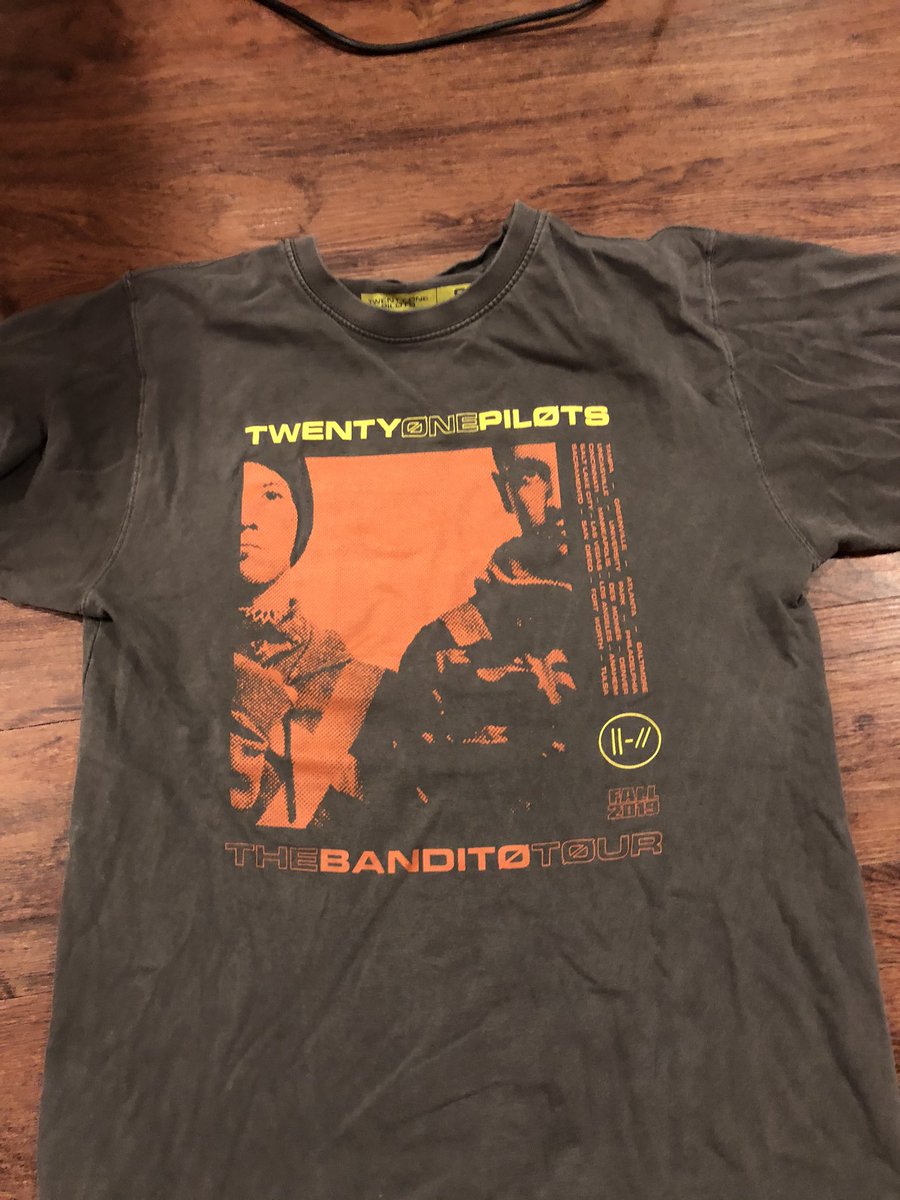 this bandito leg 3 shirtgreat condition never worn$40 including shippingsize S but fits more like a M/L