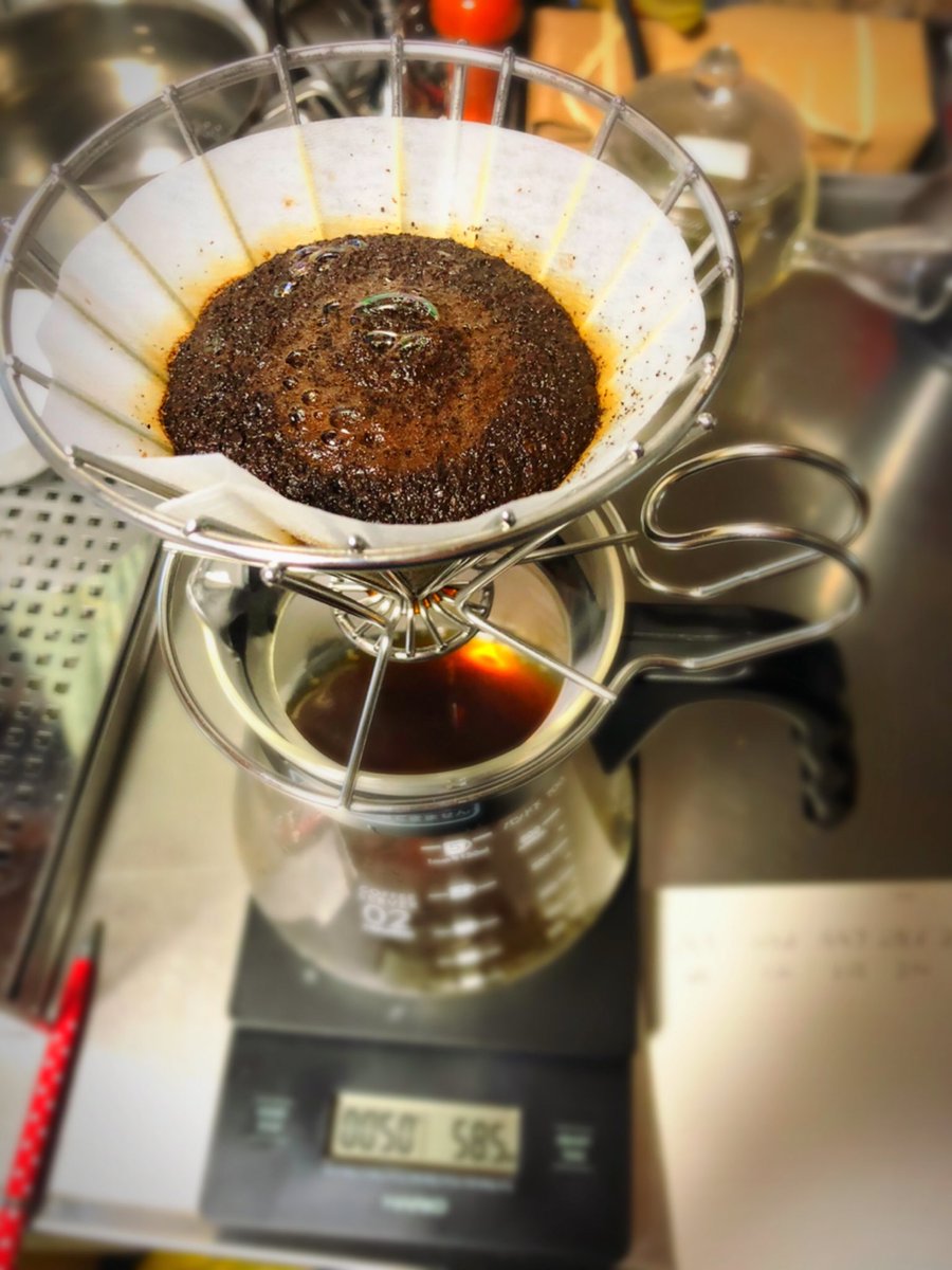 coffee_taku's tweet photo. Tried 4:6 method for Indonesia Mandarin. Strong taste but i love it. #coffee #homeroasted #コーヒー #自家焙煎 #咖啡烘焙 #coffeebrewing #dripcoffee #indonesiancoffee #インドネシアの豆は香ばしい #ドリップは奥が深い #tetsukasuya #tetsukasuyamethod https://t.co/6yrurTIMLo