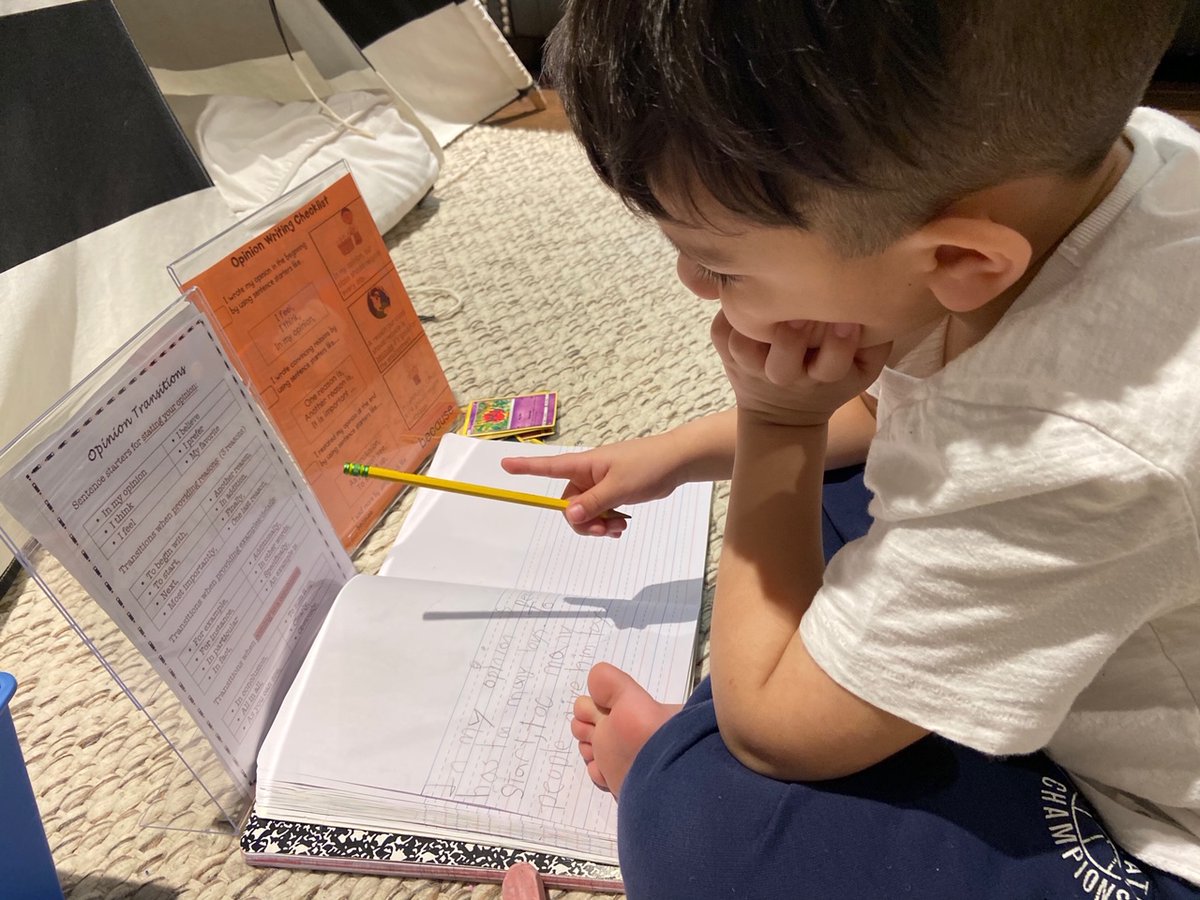 PS62TheKathlee1's tweet photo. Our friend using his strategies! #nothinghaschanged #sameroutine #differentsetting #theyknowtheroutine #leaders #strategieshelpsupportus #brainsaregrowingeverydayhereat62 @DOEChancellor @CWATSONHARRIS @ExecSupALodico @vgallassio @Drdididiva @SIBOD31 @fox5ny https://t.co/gkFahViPK6