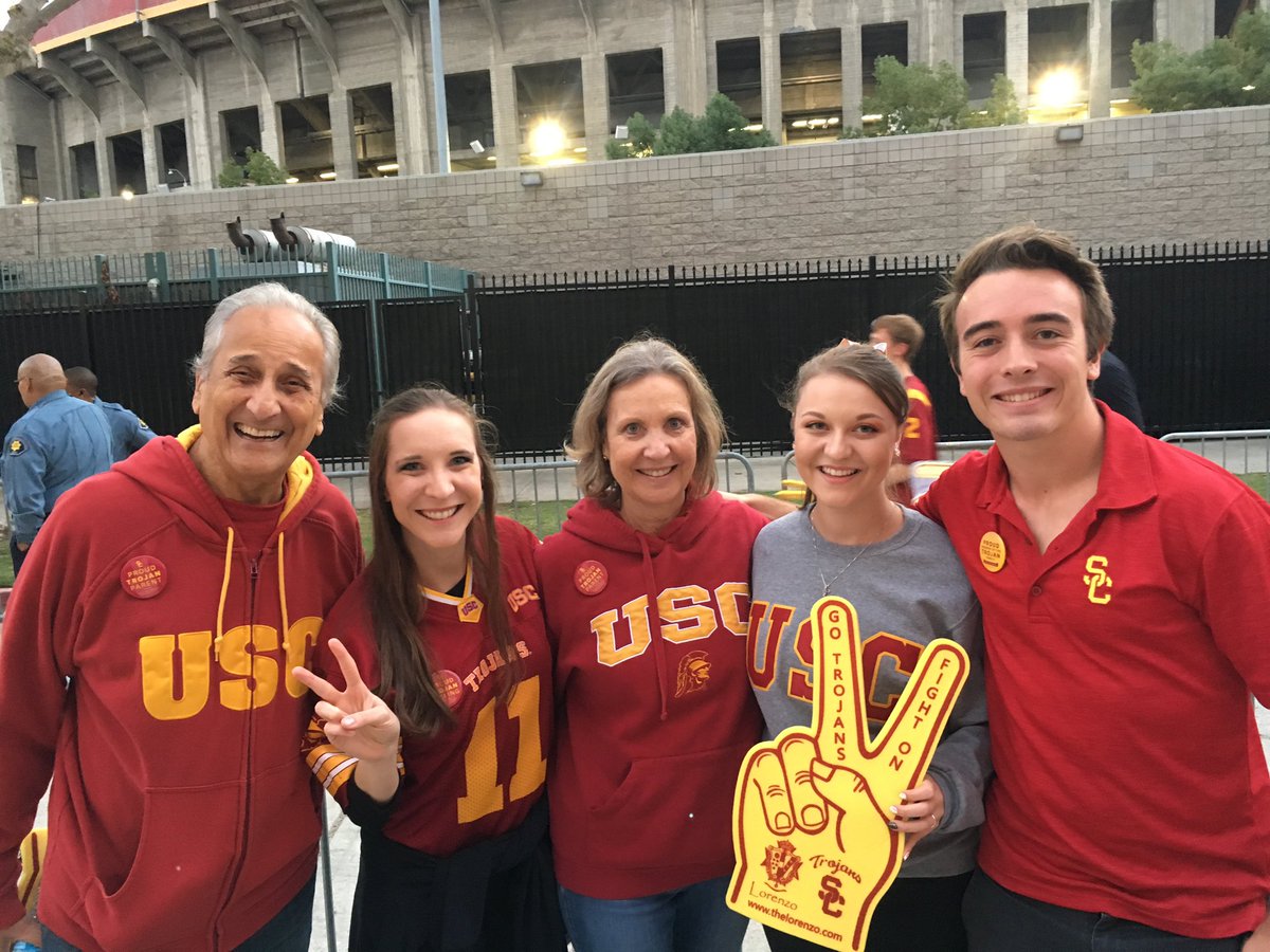 morrison_math's tweet photo. @ashleym_rose5 βοΈ FIGHT ON!#USCGrad #2020Trojan #USCMemories @USCMarshall @PresidentFolt #uscspiritleaders https://t.co/3tu9J2kuK7