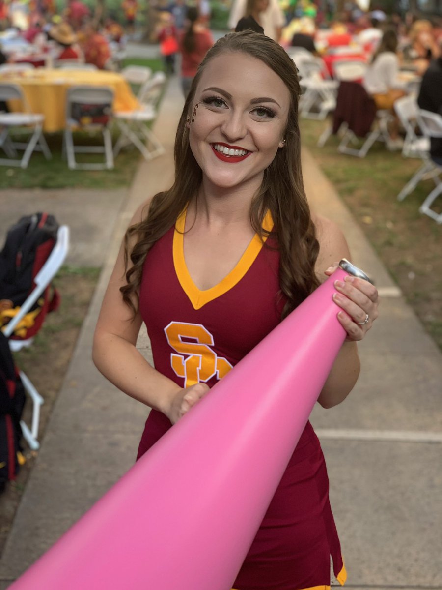 morrison_math's tweet photo. MY SISTER IS GRADUATING ON FRIDAY! I'm so proud of this amazing young lady! Congrats to my lovely baby sister @ashleym_rose5βοΈ FIGHT ON! #USCGrad #2020Trojan #USCMemories @USCMarshall @PresidentFolt #uscspiritleaders https://t.co/EKEfLu4xZV
