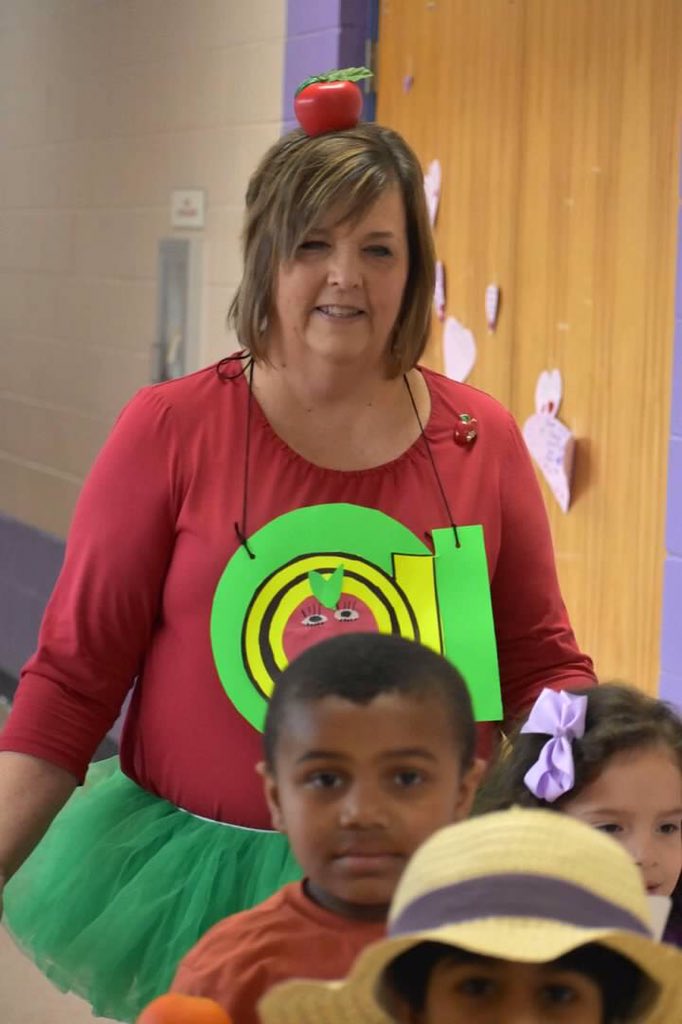 AYCOCKSCHOOL's tweet photo. Teacher Appreciation Spotlight! Teacher Asst., Mrs. Lynn Paschall, has such a kind &amp; loving heart! She always has a smile &amp; something positive to say! She cares! Every week since we’ve worked from home, she has reached out to her Kindergarten kids to check on them! That’s love! https://t.co/GS3u0DNo9m
