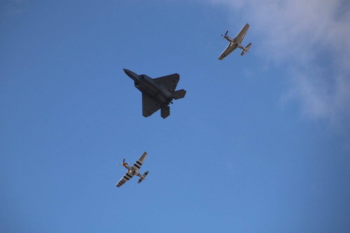 Ibetiger's tweet photo. #VAFLYBY F22 Raptor Drill Team Flyby Richmond, VA Photos https://t.co/u58Lkea3R0