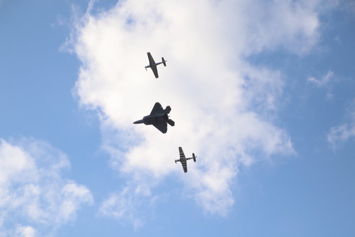 Ibetiger's tweet photo. #VAFLYBY F22 Raptor Drill Team Flyby Richmond, VA Photos https://t.co/u58Lkea3R0