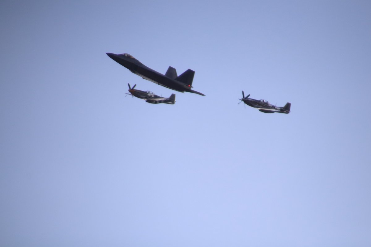 Ibetiger's tweet photo. #VAFLYBY F22 Raptor Drill Team Flyby Richmond, VA Photos https://t.co/u58Lkea3R0