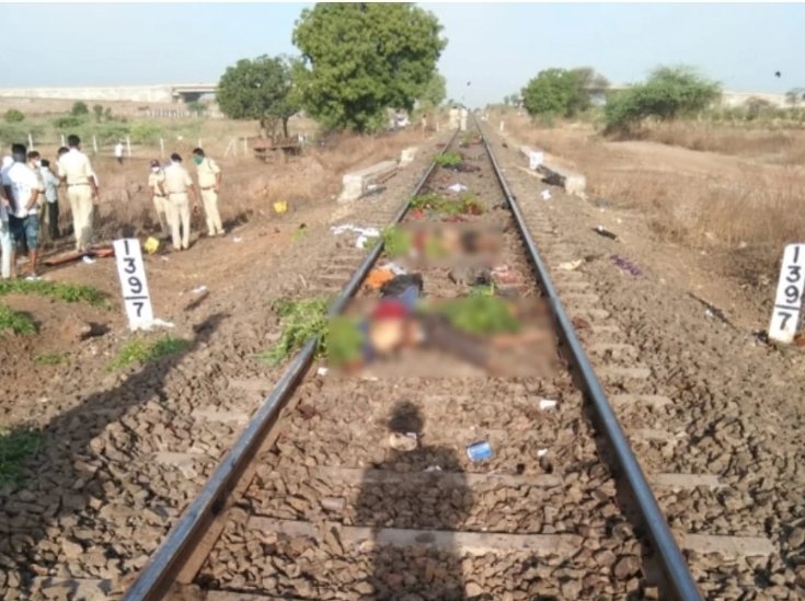 hope_ssd's tweet photo. @sudhirchaudhary B4 asking poor abt having money for liqueur & not ticket - ask your soul, "Are you alive?"
V a nation dreaming of $5 trillion economy cdnt feed d poor & pay fr their tickets?
Look at d leftovers of the migrant workers.
#BikauMedia
#PMCaresFund_घोटाला #PMcaresNOT https://t.co/L4PtTKS5fQ