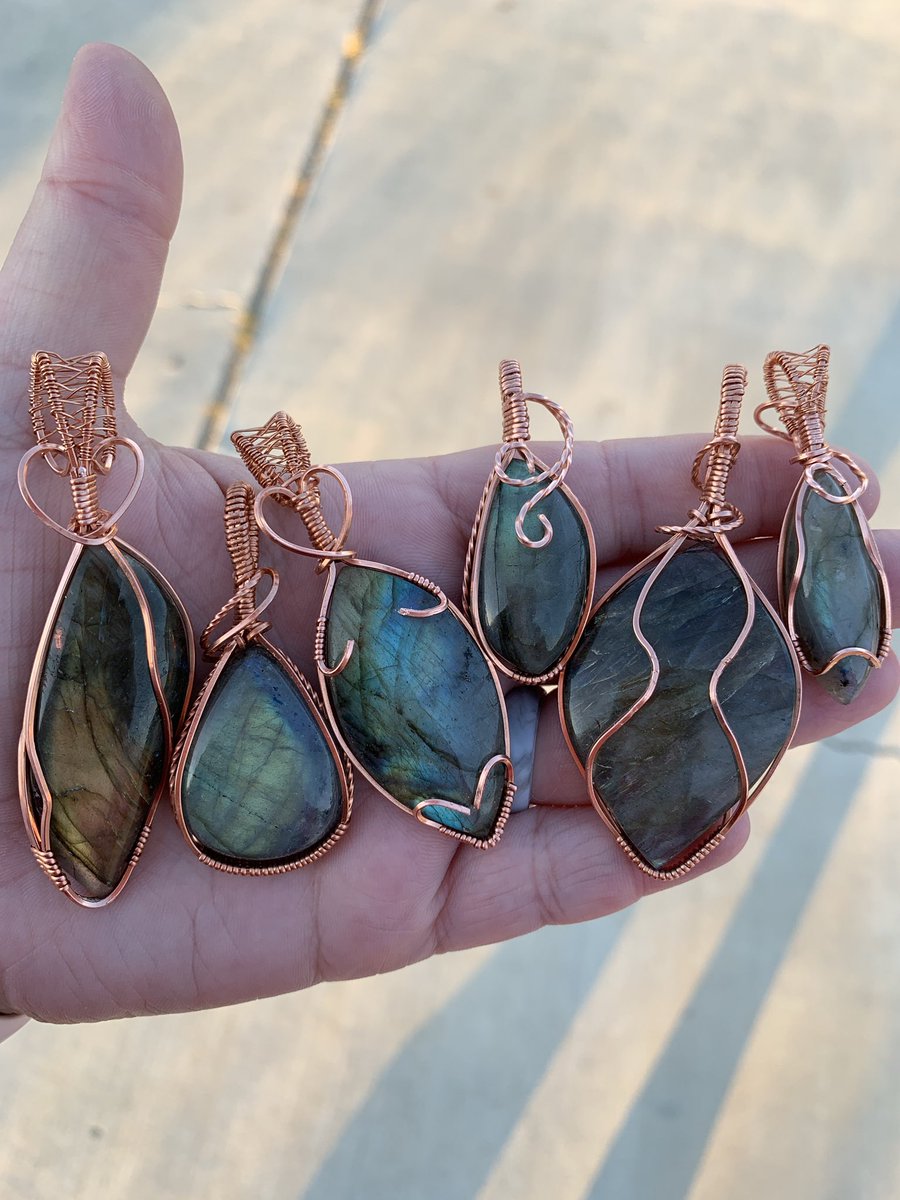 rynzilla's tweet photo. I’ve officially been wire wrapping for one year. It has changed my life tremendously and I am so thankful. I’ve met some of the most incredible people in the art community and I am happy to call you all friends. 🥺💜💜 first two pics are some of my first wire wraps vs recent ones https://t.co/dfRrEAl6EG