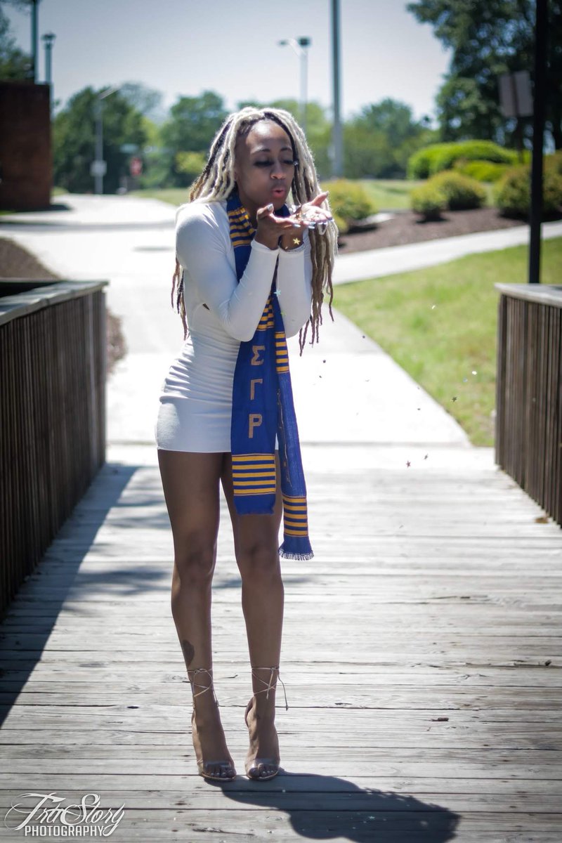 xsheabutter_bby's tweet photo. How are y’all going to scream all my failures but whisper my accomplishments? #HBCUGrad #HonorGrad #blackhbcu #virginiastateuniversity #sigmagammarho 💛💙 #1922 #watchtheyardgrad https://t.co/4Gx6soGE27