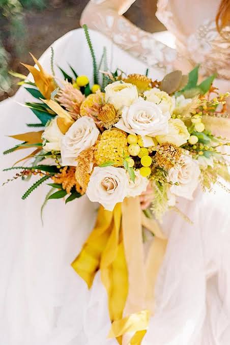 Dan Levy as wedding bouquets. A thread.