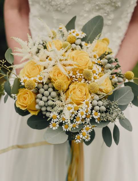 Dan Levy as wedding bouquets. A thread.