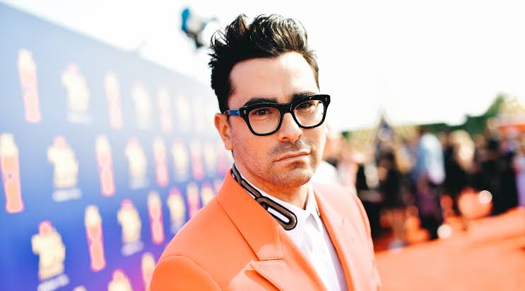 Dan Levy as wedding bouquets. A thread.