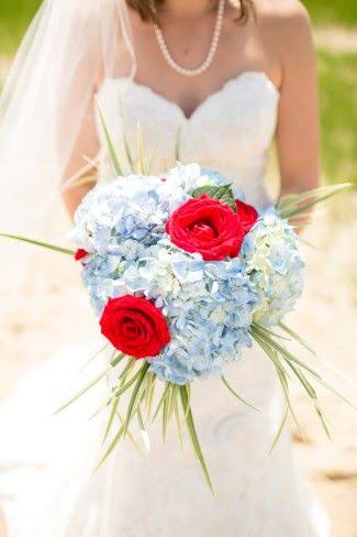 Dan Levy as wedding bouquets. A thread.