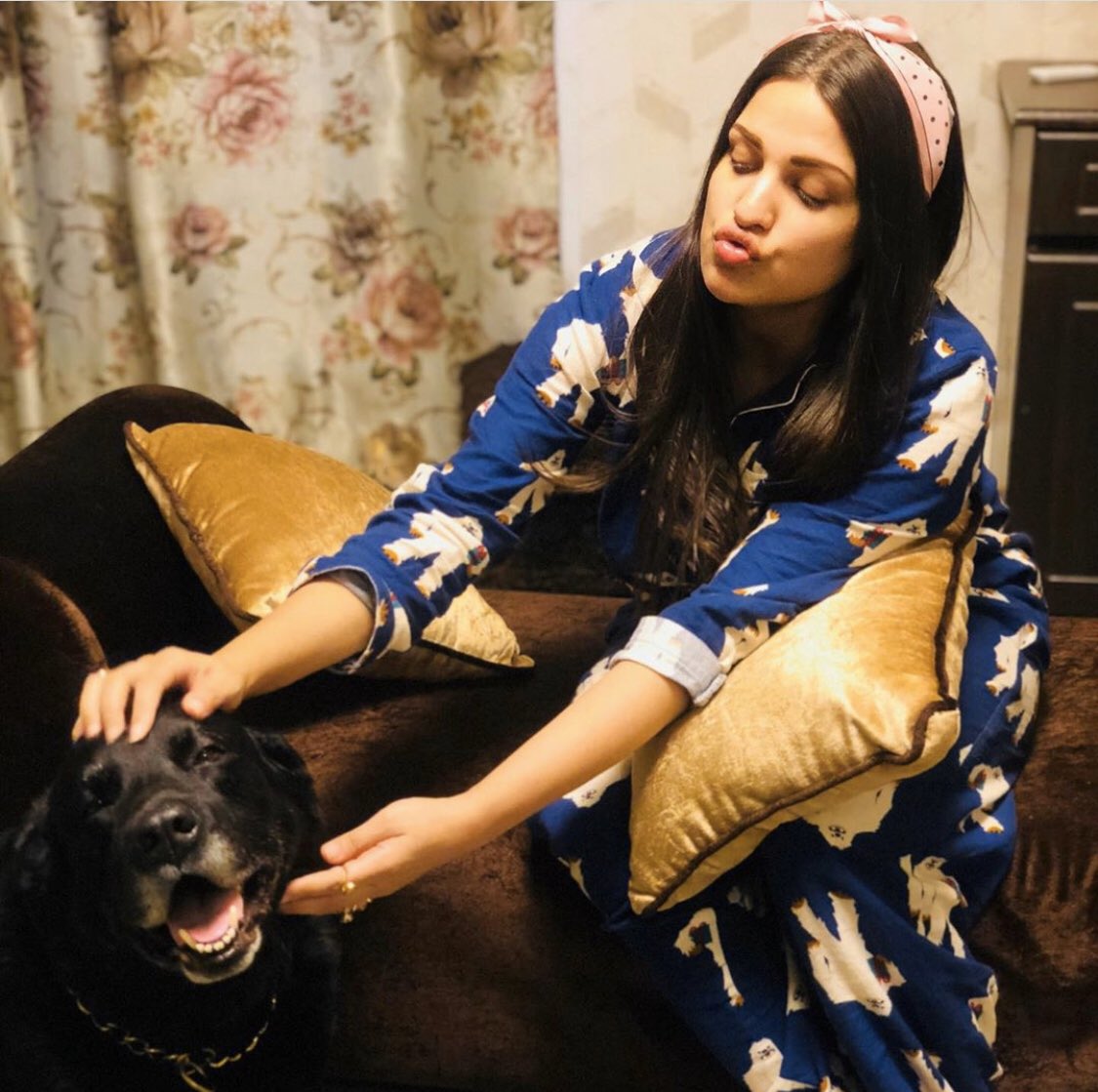 OnlyBiggBosss's tweet photo. Popularity Check..!!!

#ShehnaazGill Vs Himanshi

🔃 #ShehnaazGill       ❤ HK

#KehGayiSorryOutNow 
#KehGayiSorry #WeLoveShehnaaz
#ShehnaazMagicEverywhere 
#ShehnaaziansWithShehnaaz
#NaazOnShehnaaz https://t.co/4QigtoNYtT