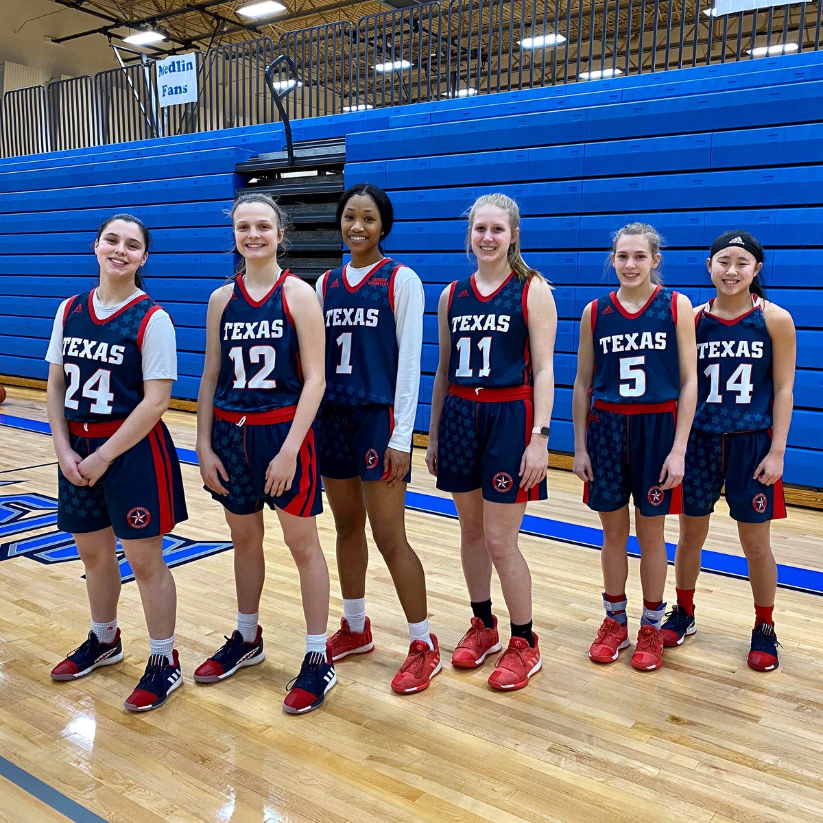TLSBasketball's tweet photo. Basketball = Happiness #3SSB #readytoplay #adidasgirlsbasketball #summer2020 #thesesmiles https://t.co/6TS5rCNOzk