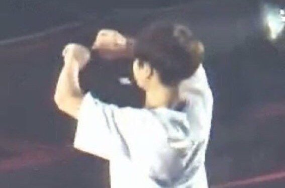 b0rn_t0_be_ARMY's tweet photo. #귀여운_전정국_대회 @BTS_twt
눈물 흘린거 확인하는 정구기 귀여워 https://t.co/R7mfc4pZra