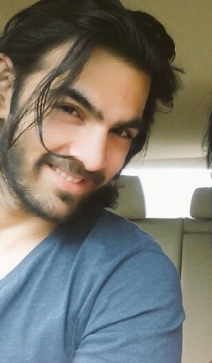 Tumiami88230491's tweet photo. App Ne Muskuraaya Aur App Ko Dekh Hum Bhi Muskuraane Lage...
Mano Khuda Ne Bin maange Meri Duayei Puri kardi Hai...
Hamesha Yuhi Muskuraate Rahiye
Kyunki Iss Muskurahat pe hamari Jaan Jo Basti Hai❤😍😍😍
#KaranVGrover 
#KeepSimiling https://t.co/2BAuteOfsY