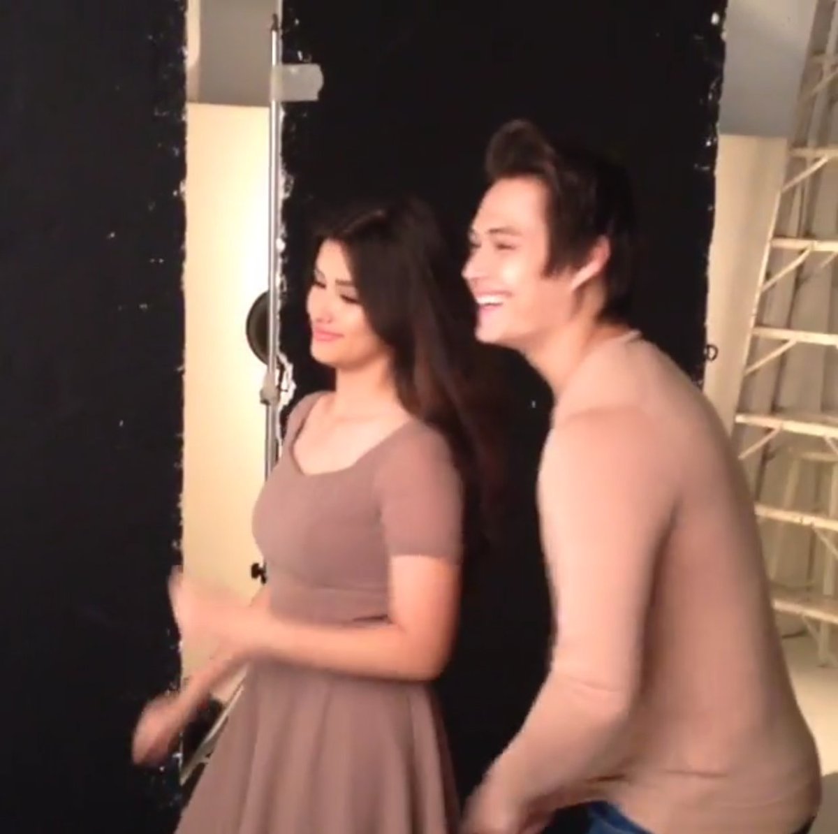 MonkeyBombay's tweet photo. #HappyLIZQUENDay

All of me loves all of you. https://t.co/4f1ck8XGw6