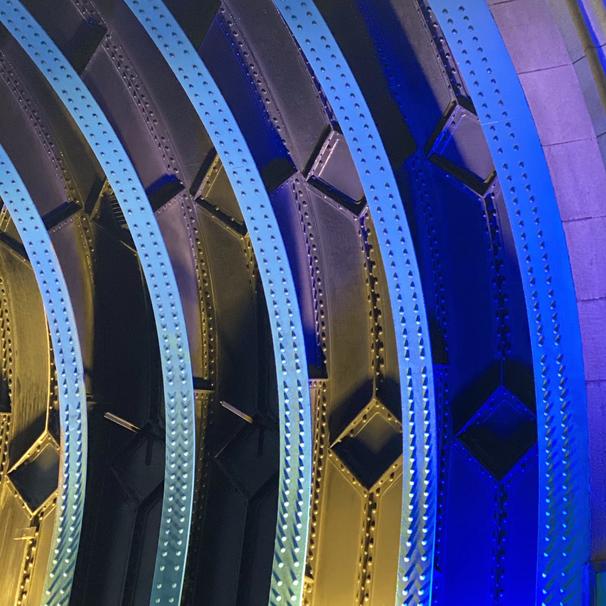 corinnekeddie's tweet photo. Needing some inspiration these days...love the pattern | texture | light | shadow |colours of London Tower Bridge #inspiration #365daysofwine 
#wine #winelover #design #pattern #wine #winetravel #travel #photography #travelwriter #towerbridge #london #architecture https://t.co/1ASu80j94J