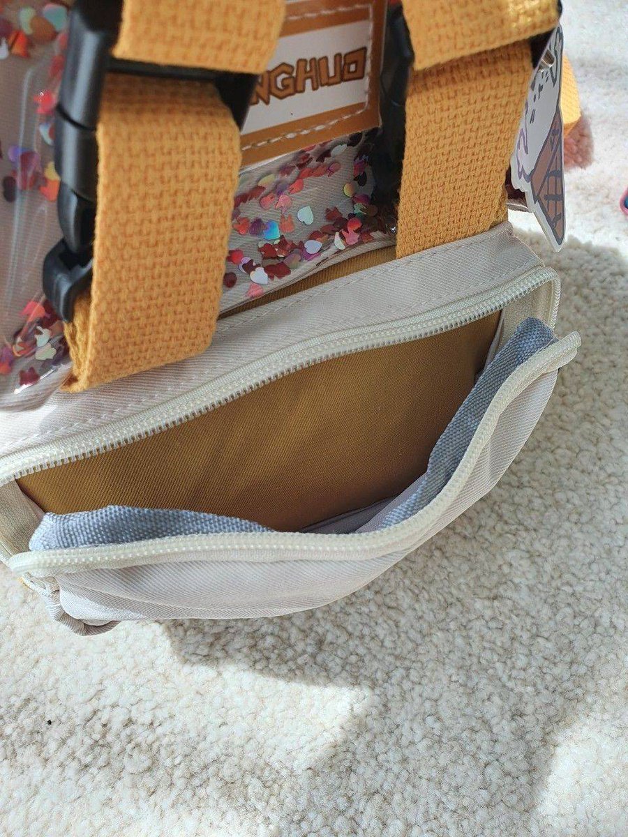 bubblebagshop's tweet photo. Connie bag 300฿ ส่งฟรี!
โอะโอ กระเป๋าวิเศษ สะพายเป็นเป้ ถือ หรือสะพายข้างก็ได้ ใบนี้ออกแบบมาให้ตอบโจทย์การใช้งานทุกรูปแบบของลูกค้า เอาเป็นว่ามีใบเดียวเหมือนมีกระเป๋าหลายใบให้เลือกใช้งาน มีให้เลือก5สีเลย แถมฟรีพวงกุญแจรูปไอติมให้ทุกใบ
🚩size : 19x27x8.5cm 
🚩สายถอดได้ และสายยาว 1 https://t.co/LnbF2Xkzk4