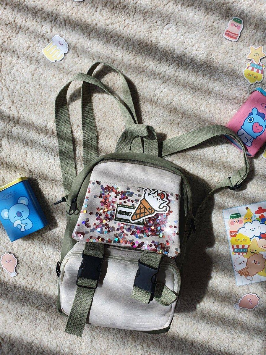 bubblebagshop's tweet photo. Connie bag 300฿ ส่งฟรี!
โอะโอ กระเป๋าวิเศษ สะพายเป็นเป้ ถือ หรือสะพายข้างก็ได้ ใบนี้ออกแบบมาให้ตอบโจทย์การใช้งานทุกรูปแบบของลูกค้า เอาเป็นว่ามีใบเดียวเหมือนมีกระเป๋าหลายใบให้เลือกใช้งาน มีให้เลือก5สีเลย แถมฟรีพวงกุญแจรูปไอติมให้ทุกใบ
🚩size : 19x27x8.5cm 
🚩สายถอดได้ และสายยาว 1 https://t.co/LnbF2Xkzk4