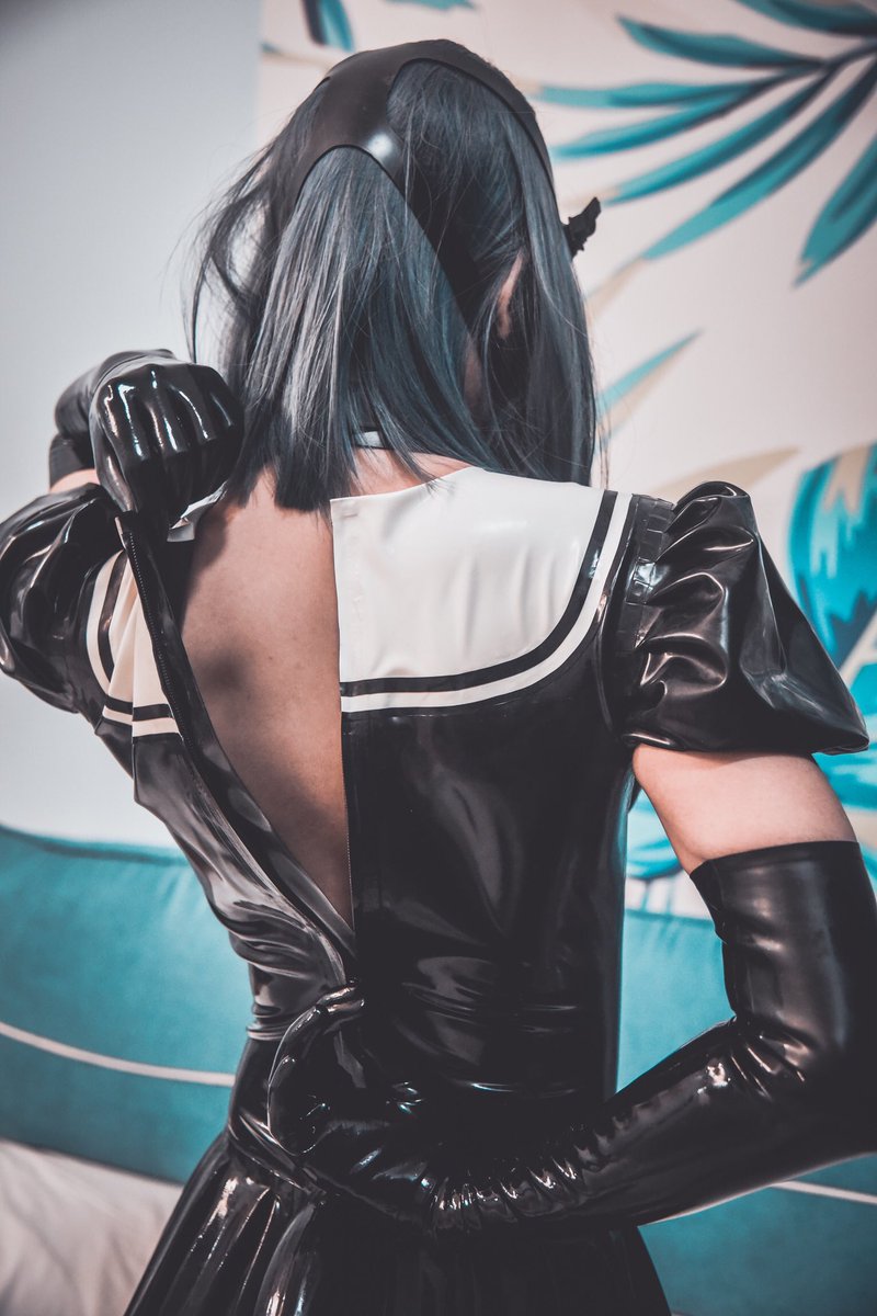 正片胶衣女仆2📷
#latex #rubber #胶衣 
欢迎约拍 你要照片我要技术！！ 求点赞转推！☕️