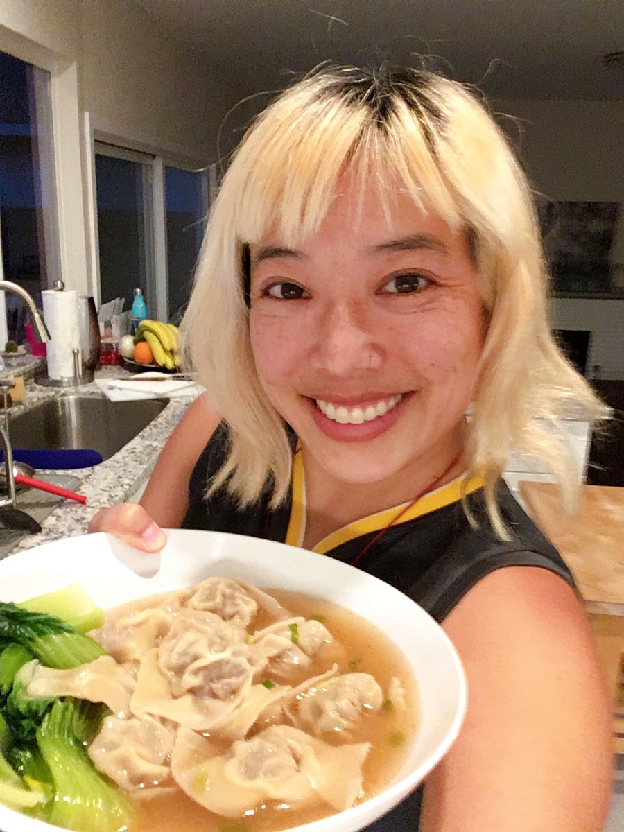 estellatse's tweet photo. Day 60: Homemade wonton date with @inannamute!

I sent her the recipe, we gathered our ingredients, and made dumplings together over video! Lovely and peaceful shared time over soul-warming food~

It's all I ever wonton'd and more!

#TasteoftheApocalypse https://t.co/sZJAZHxjs7