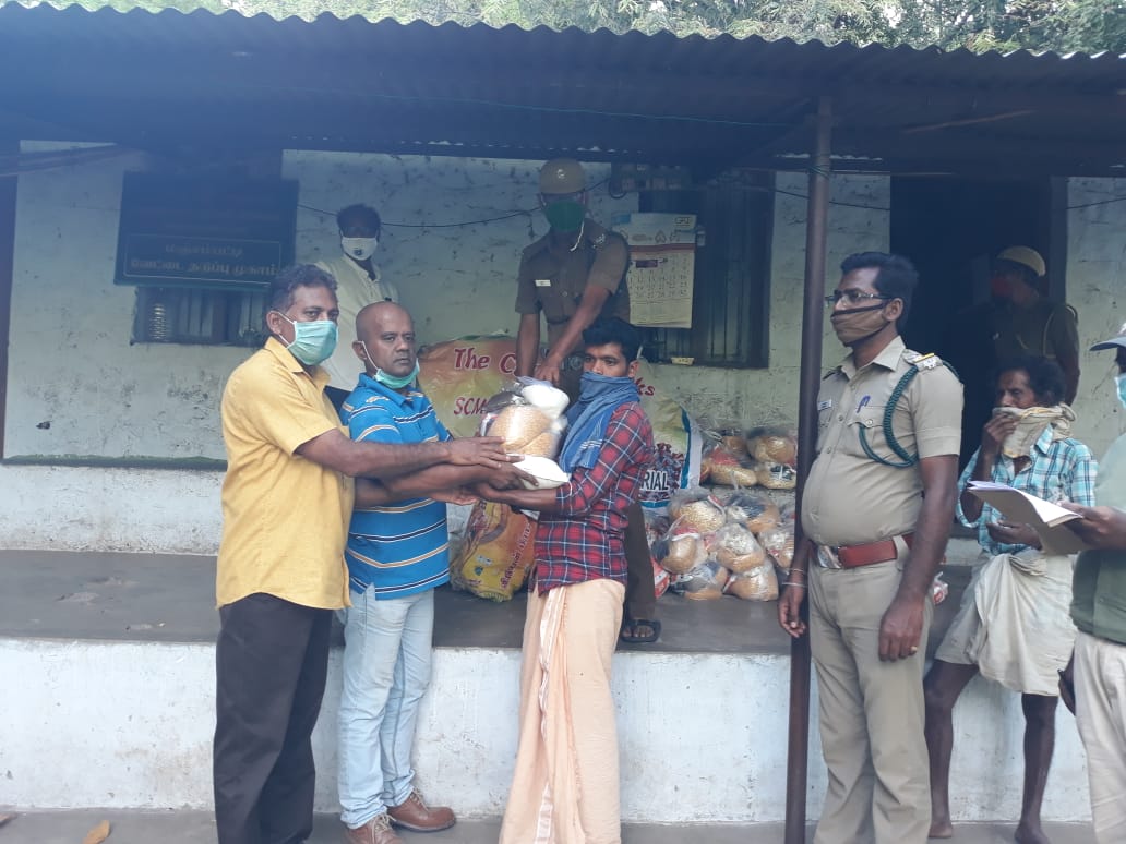 SCMGroups's tweet image. #corona #COVID19 
@thechennaisilks @SCMGroups @Vijaykarthikeyn @TPRDtCollector 
12.05.2020 issued 250 Packs Rice &amp;amp; Grocery to Tribal people&apos;s in Udumalpet Tiger Reserve area Parai,Thlanji, Manjampatti, Moongilpallam
Through District forest office
Ganeshram - ACF,
Gopi - Ranger