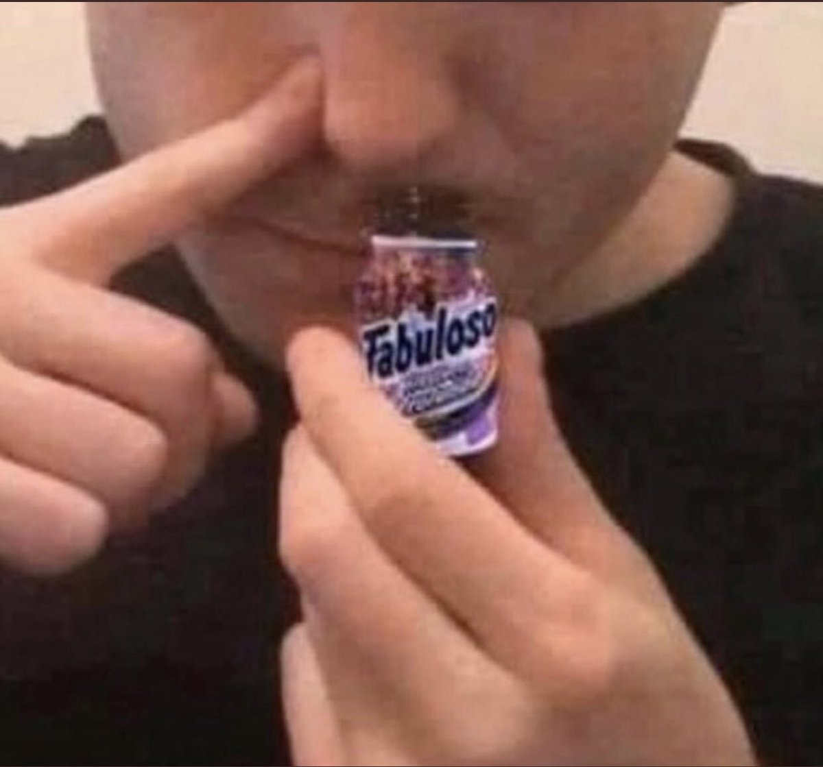 40SANDSHORTiEZ's tweet photo. baby after dis sniff of fabuloso im gon forget u https://t.co/otejr6ZJvM