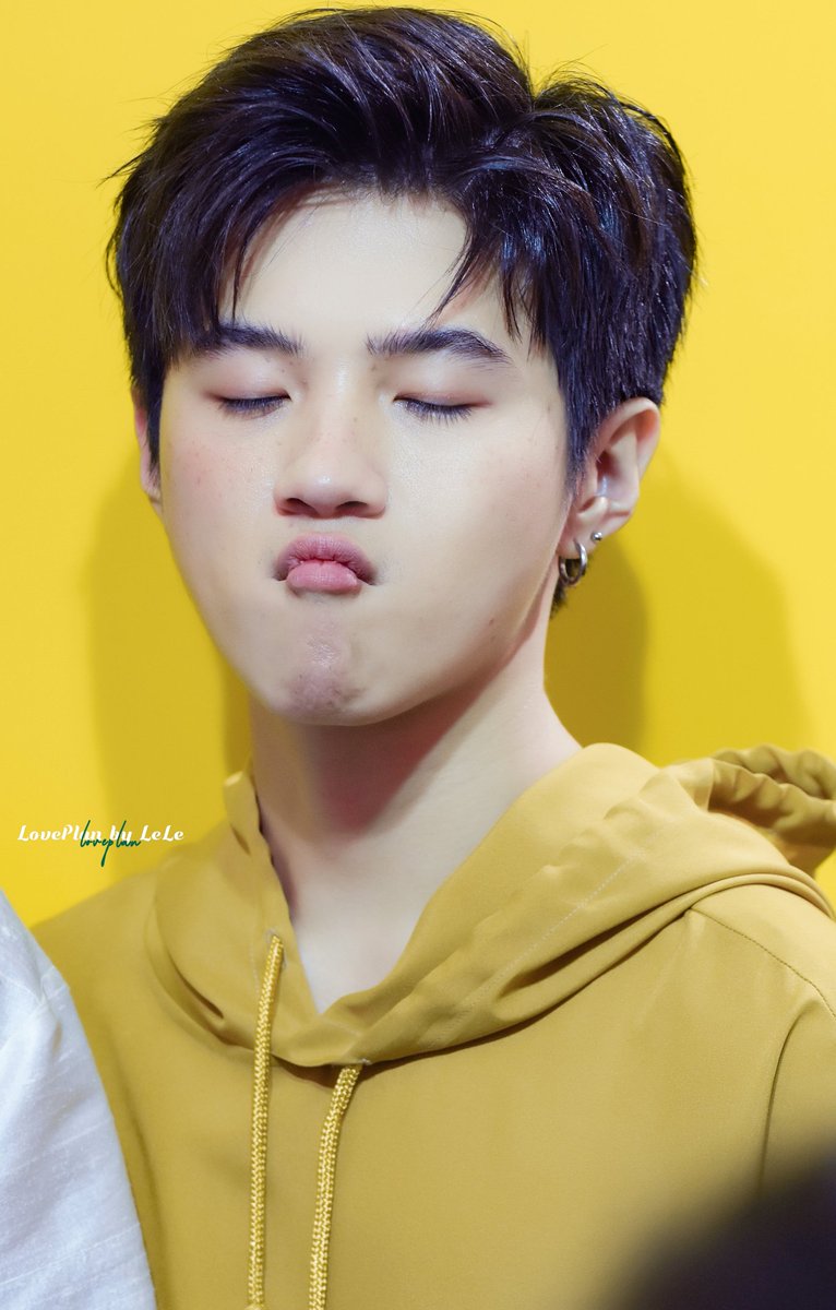 LeLe_LovePlan's tweet photo. 20191006 NARAYA 30th Years Anniversary
🚫Don't EDIT&amp;CUT Logo🚫 
Hurry up, please get up to study. The class will begin.😄
#คนของแปลน
#PlanRathavit
@bplannnnn https://t.co/jgs2PKpgwm