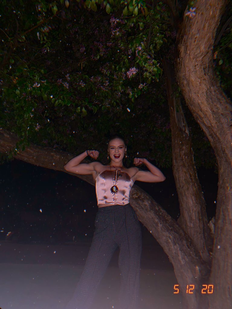 bombshellmoran's tweet image. On my shit